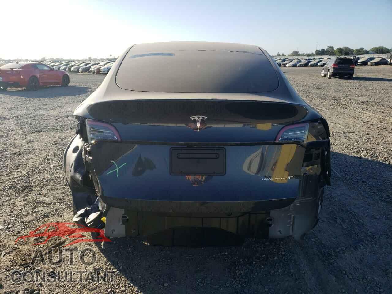 TESLA MODEL Y 2024 - 7SAYGDEE4RF004418