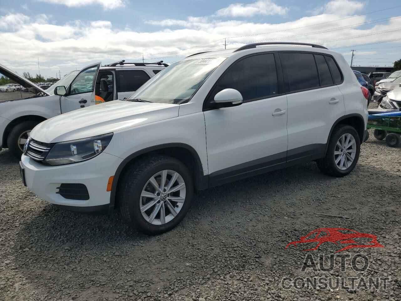 VOLKSWAGEN TIGUAN 2017 - WVGBV7AX1HK052229