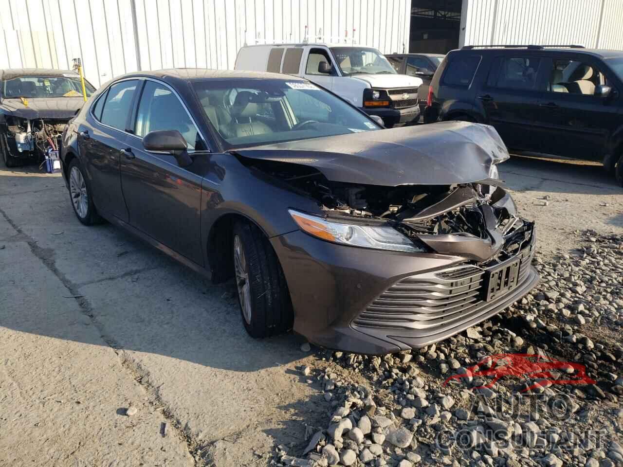 TOYOTA CAMRY 2018 - 4T1B11HK5JU024317