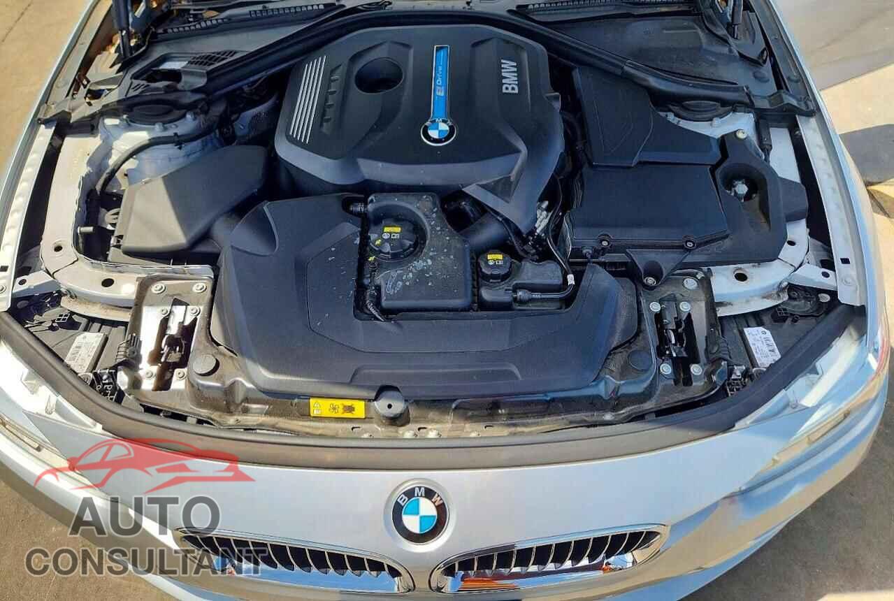 BMW 3 SERIES 2017 - WBA8E1C56HK480348