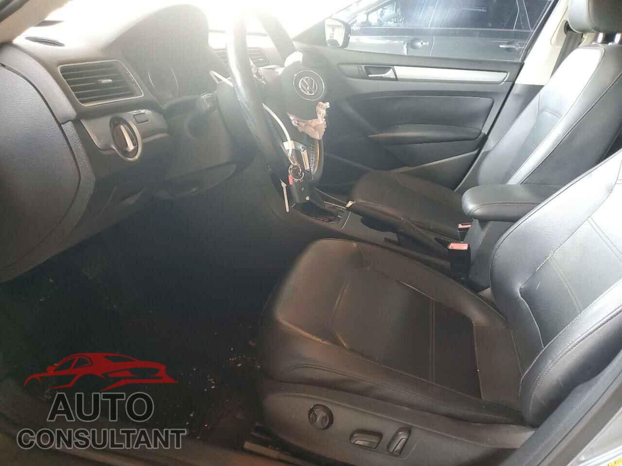 VOLKSWAGEN PASSAT 2015 - 1VWAT7A33FC031390