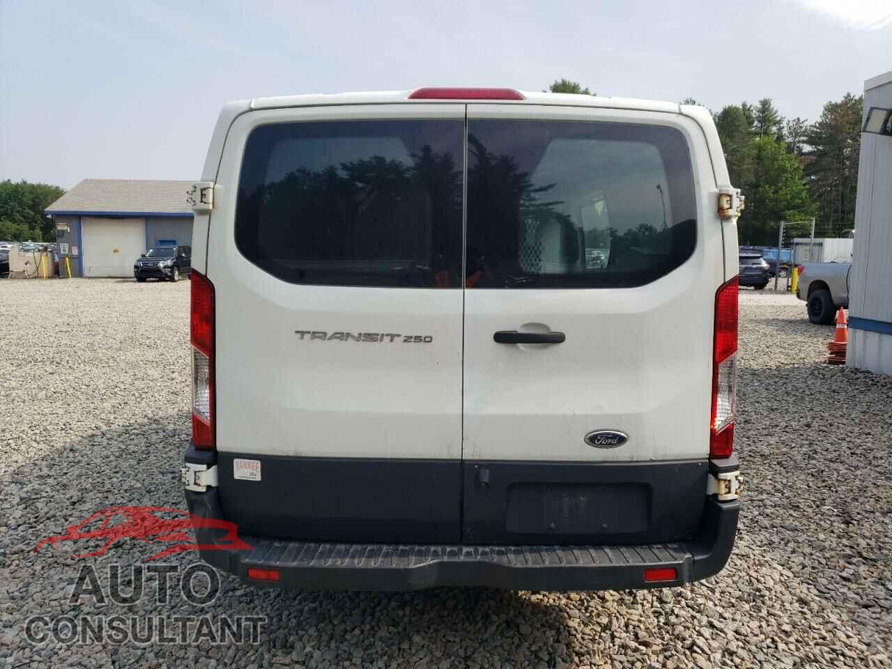 FORD TRANSIT 2017 - 1FTYR1YM2HKB27046