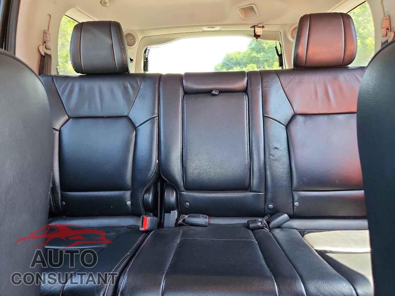 HONDA PILOT 2015 - 5FNYF4H94FB047845