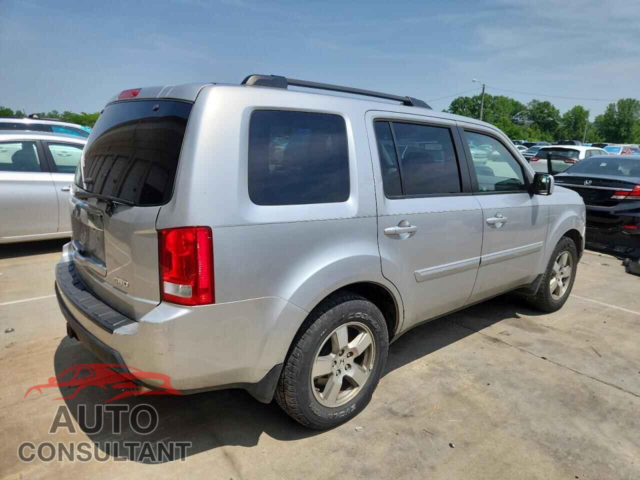 HONDA PILOT 2011 - 5FNYF4H62BB045849