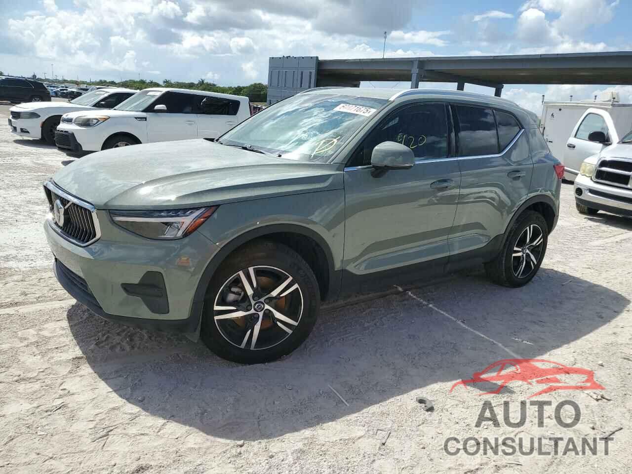 VOLVO XC40 CORE 2025 - YV4L12UJ4S2520540