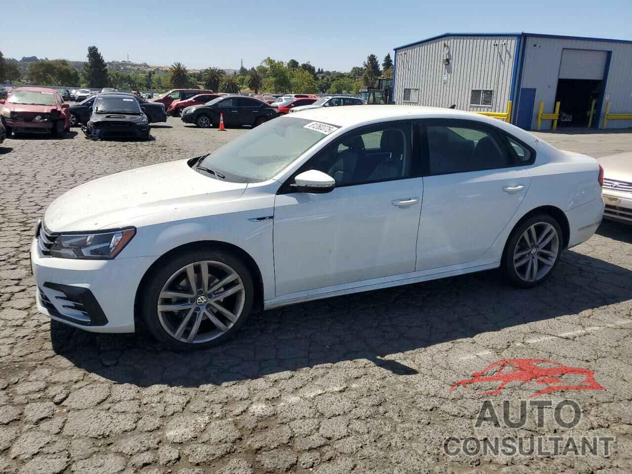 VOLKSWAGEN PASSAT 2018 - 1VWAA7A38JC019542