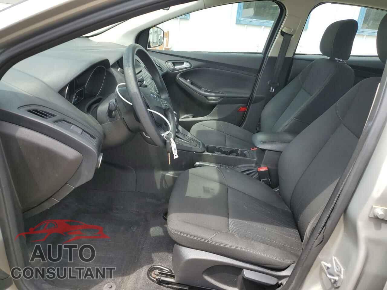 FORD FOCUS 2016 - 1FADP3F28GL352913
