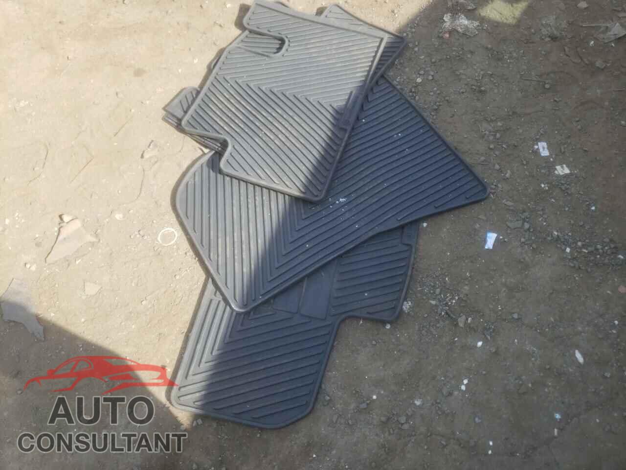 TESLA MODEL 3 2018 - 5YJ3E1EB0JF064296