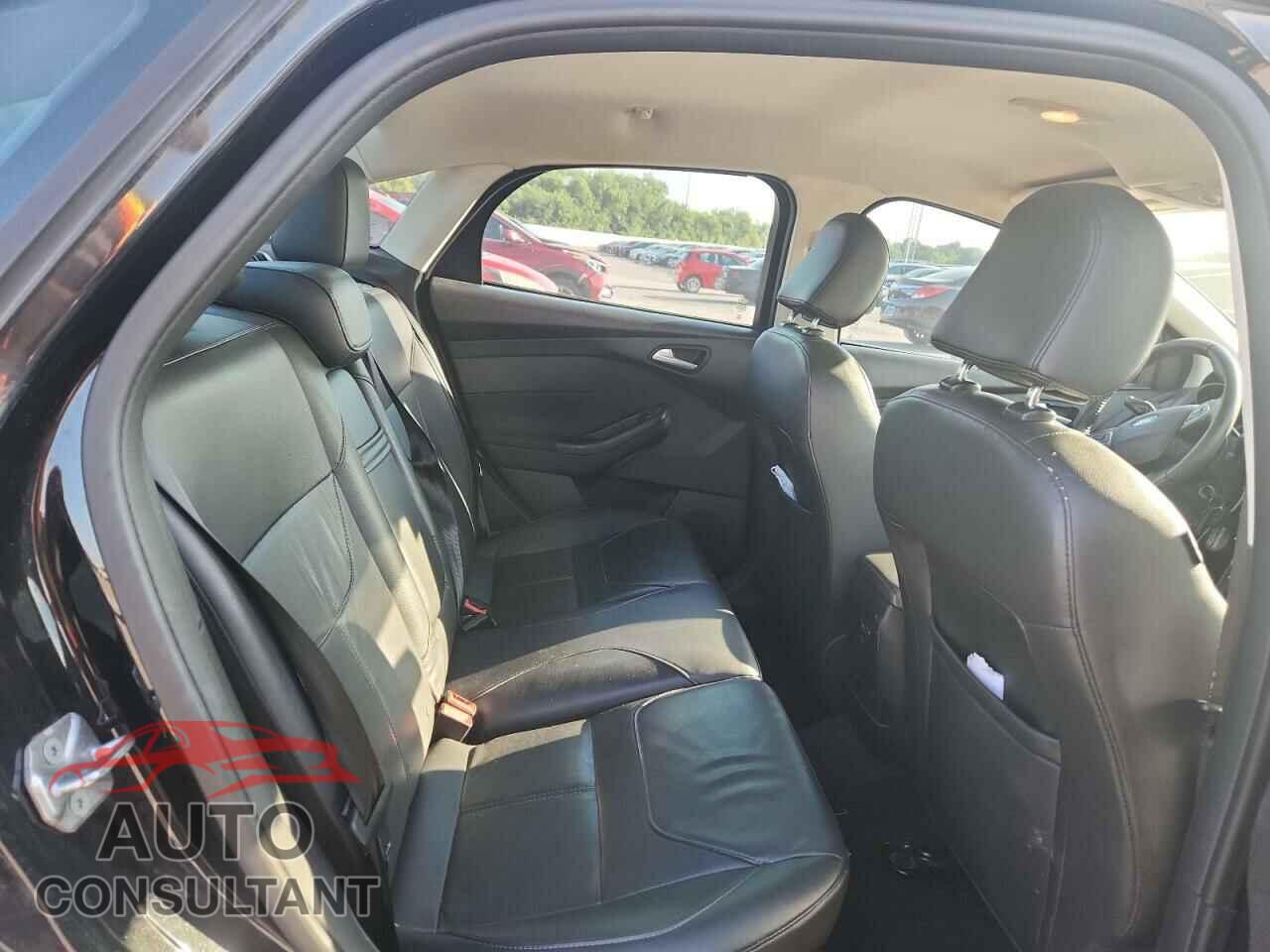 FORD FOCUS 2015 - 1FADP3F26FL374651