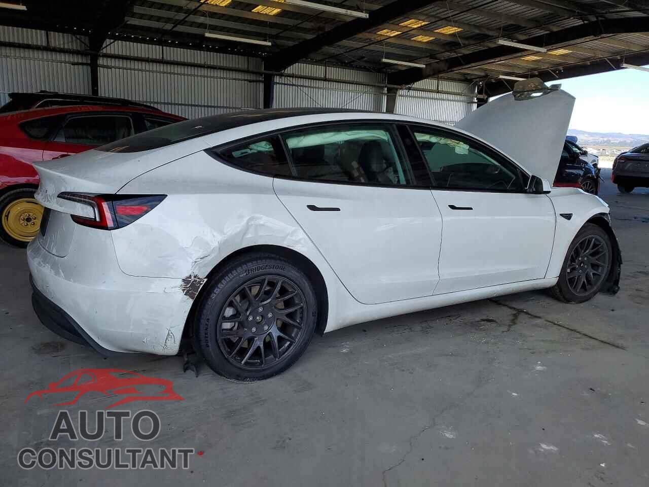 TESLA MODEL 3 2024 - 5YJ3E1EA4RF749579