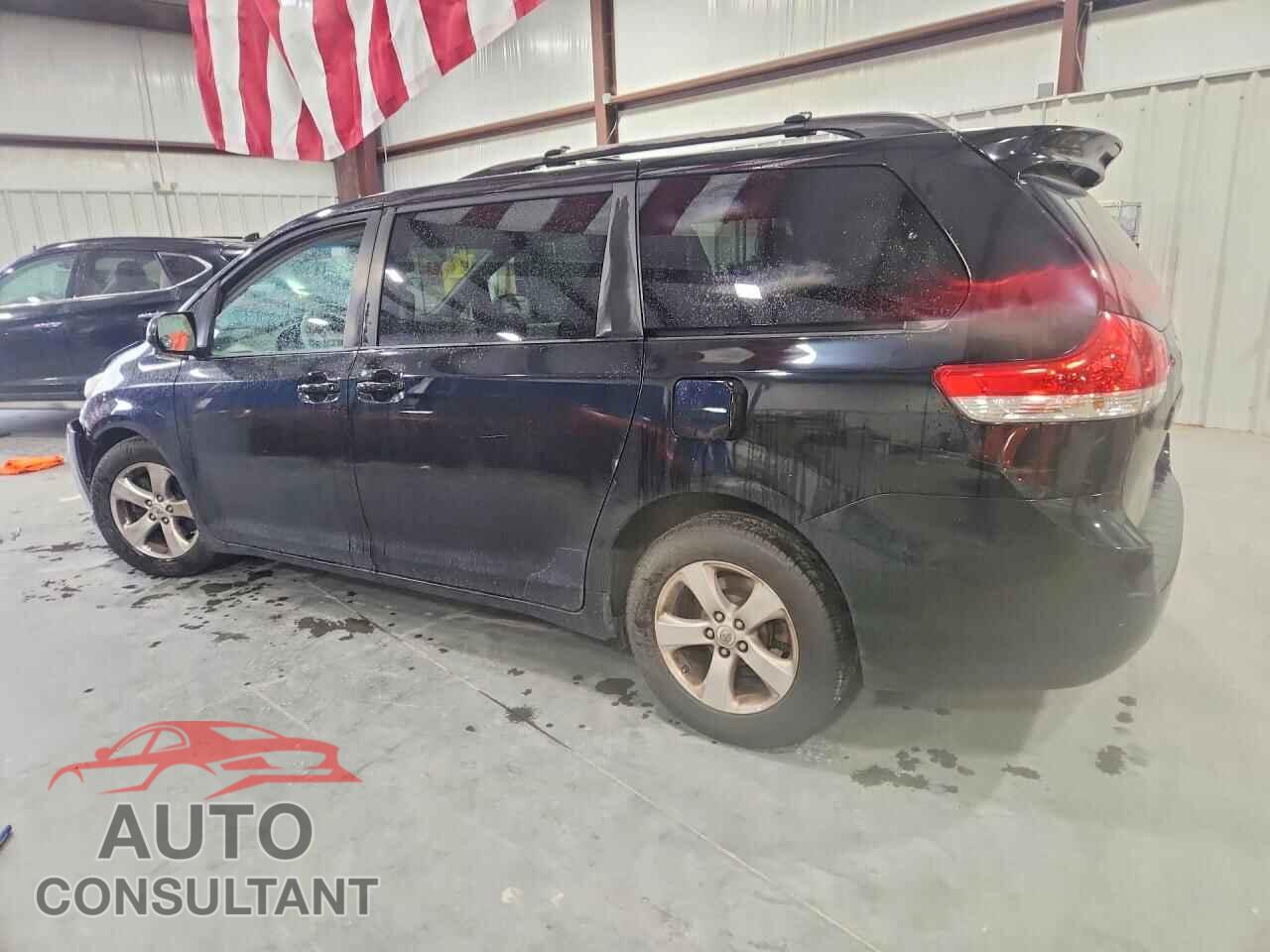 TOYOTA SIENNA 2011 - 5TDKK3DC3BS064400