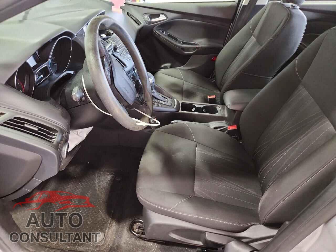 FORD FOCUS 2017 - 1FADP3F23HL215315