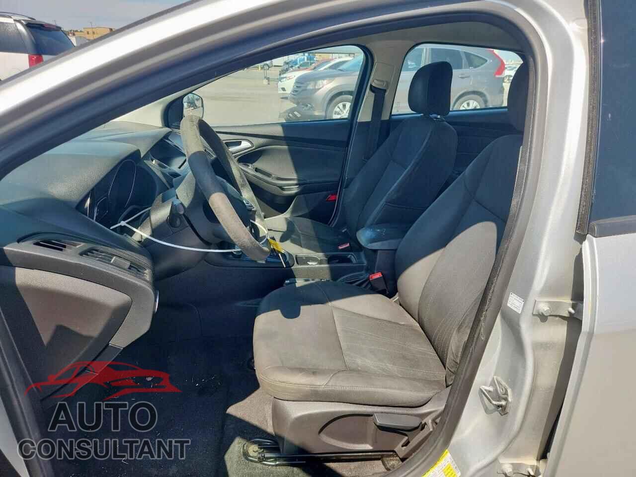 FORD FOCUS 2016 - 1FADP3F26GL255452