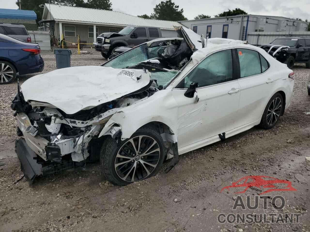 TOYOTA CAMRY 2018 - 4T1B11HK1JU078472
