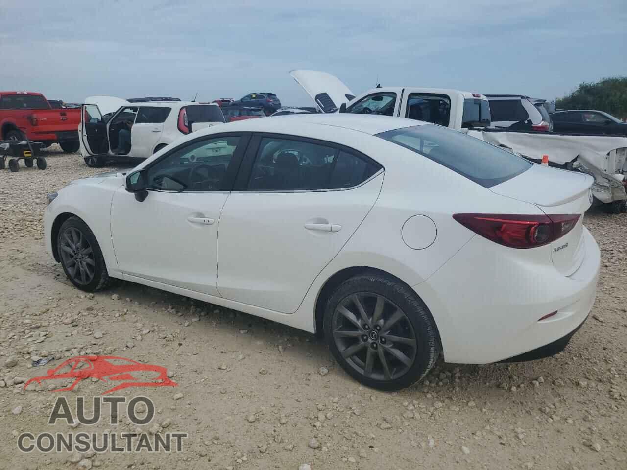MAZDA 3 2018 - 3MZBN1V35JM262904