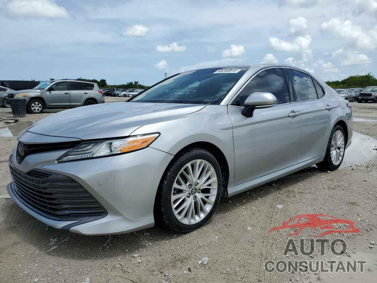 TOYOTA CAMRY 2018 - 4T1B11HK9JU514307