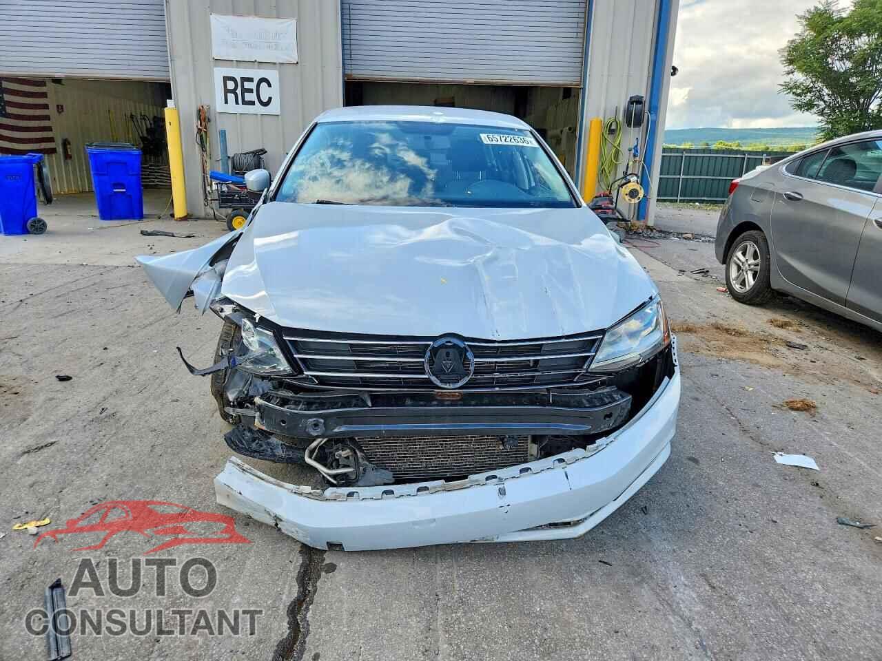 VOLKSWAGEN JETTA 2017 - 3VW2B7AJ0HM384645