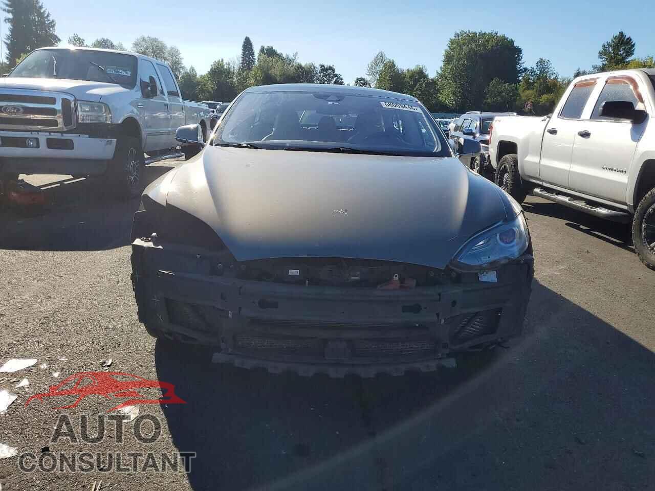 TESLA MODEL S 2015 - 5YJSA1H28FF095144