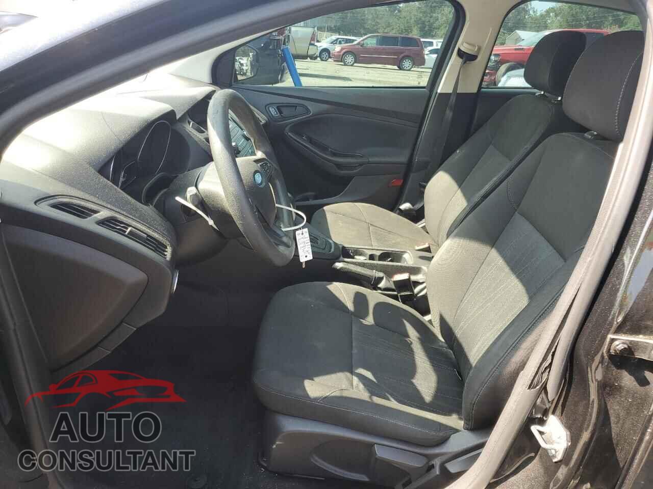 FORD FOCUS 2015 - 1FADP3E26FL208356