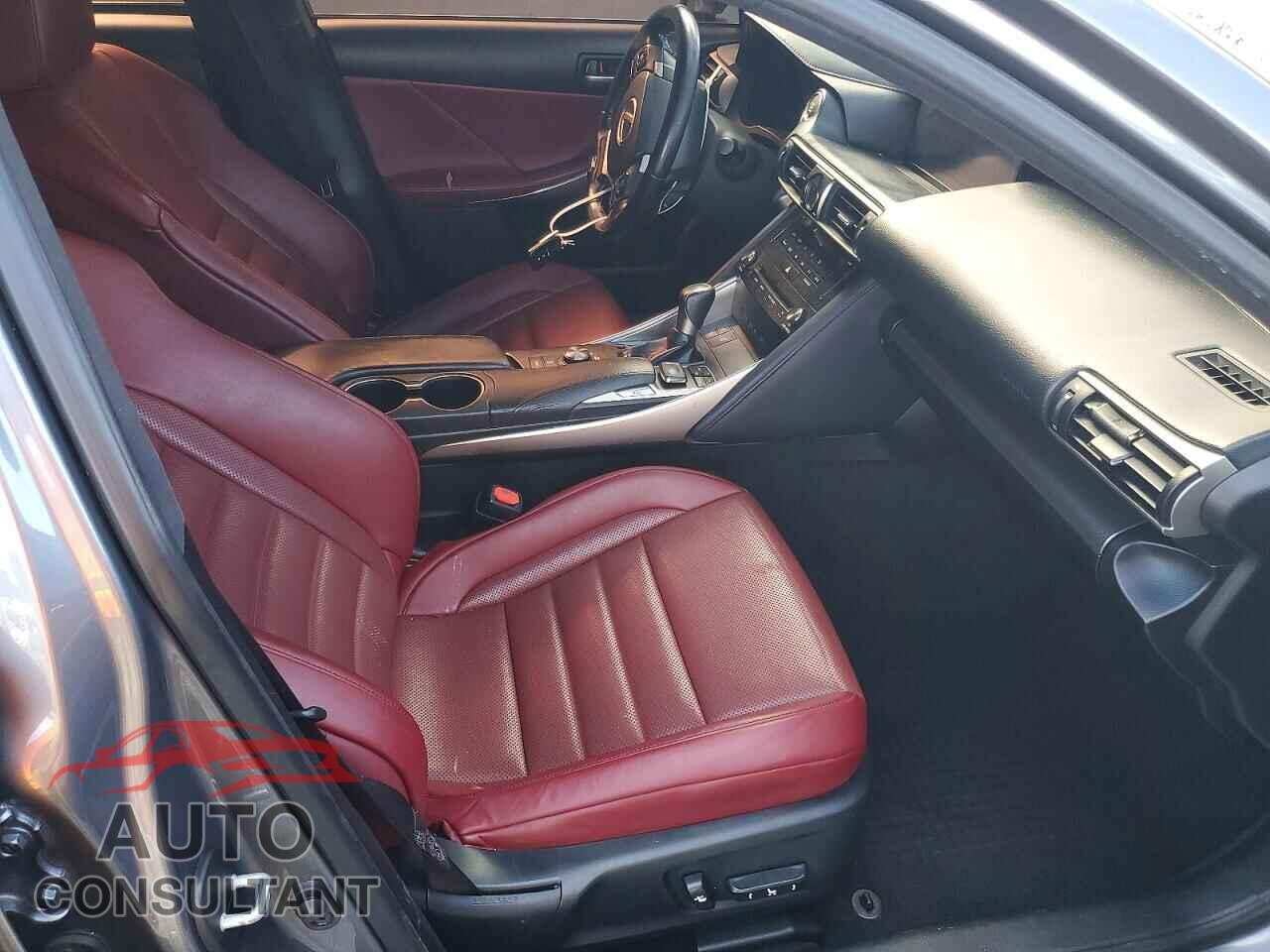 LEXUS IS 2018 - JTHC81D20J5030304