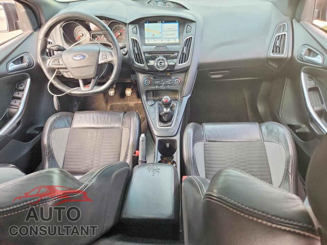 FORD FOCUS 2018 - 1FADP3L92JL229780