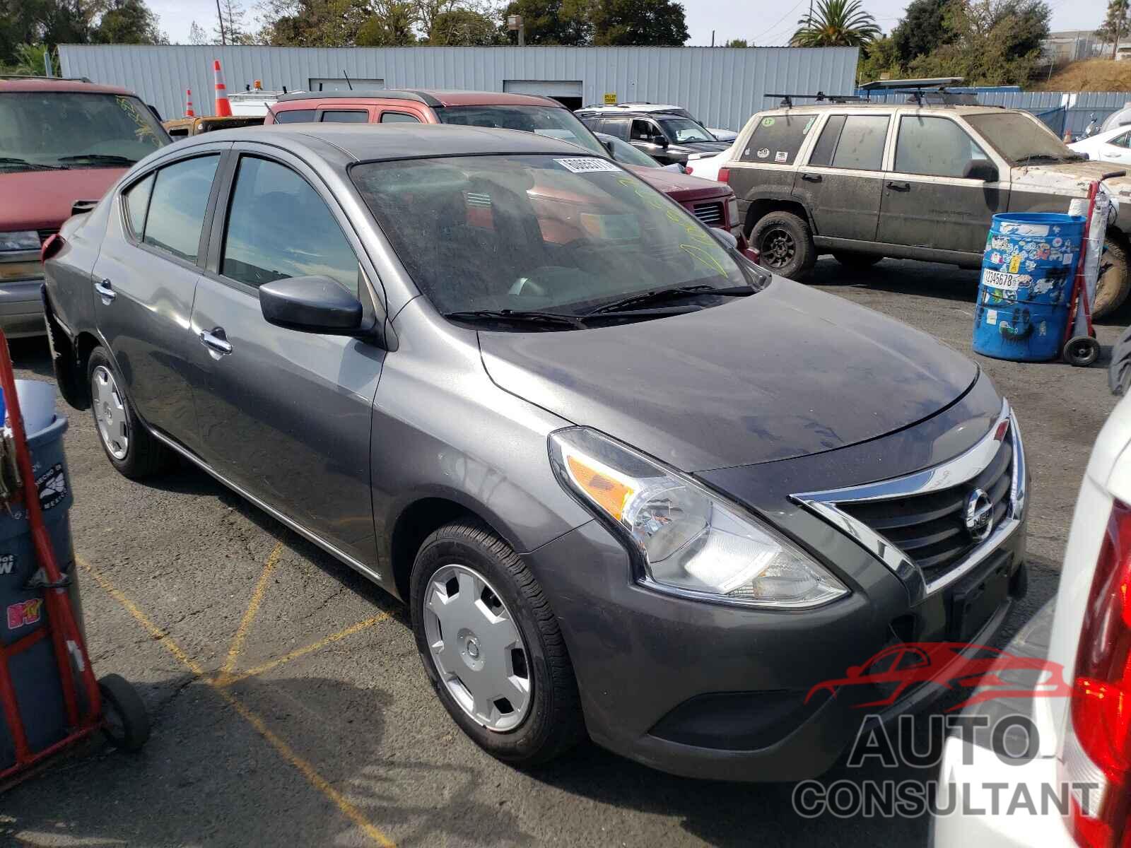 NISSAN VERSA 2017 - 3N1CN7AP0HL888012