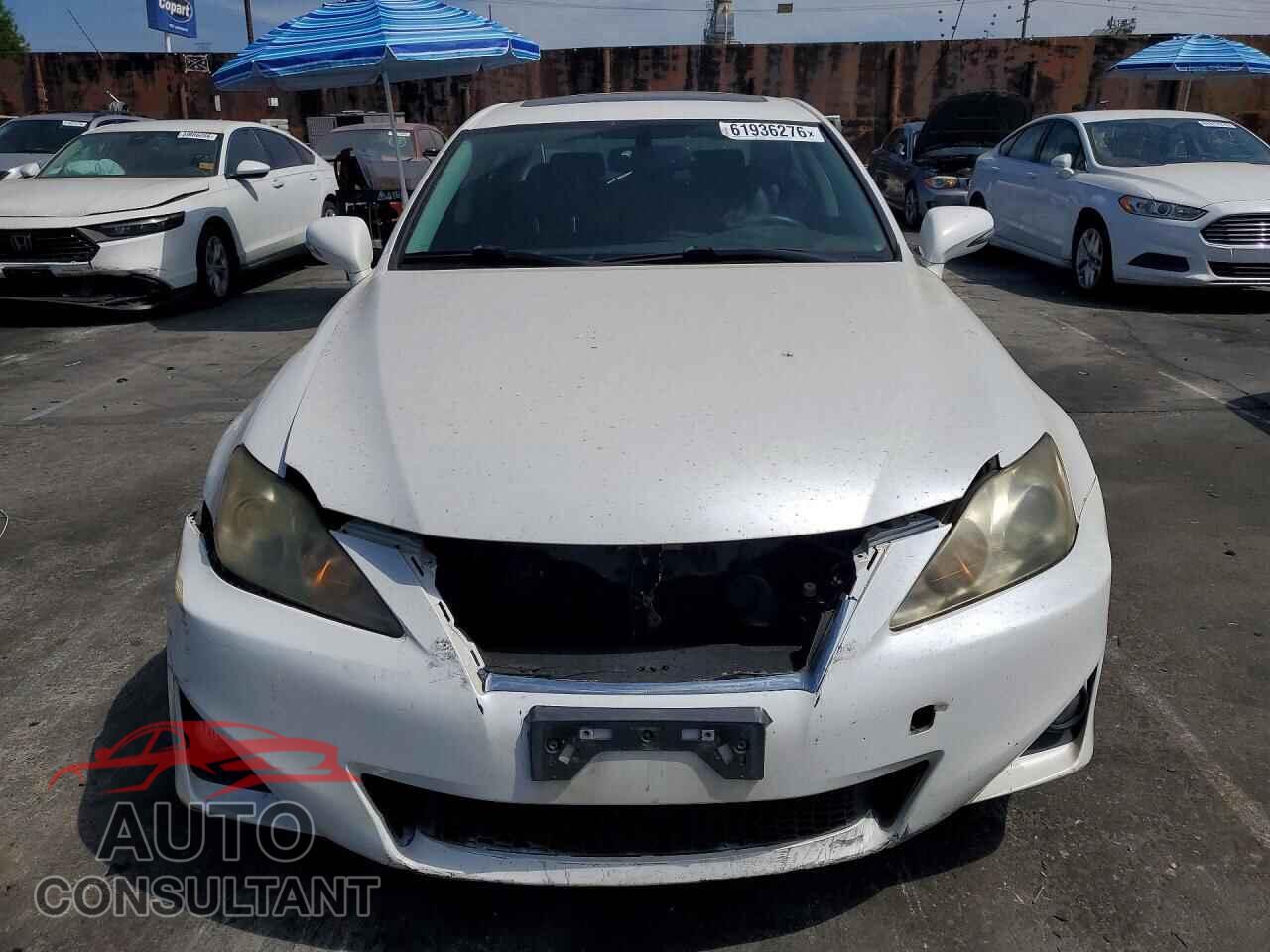 LEXUS IS 2012 - JTHBF5C27C5168211