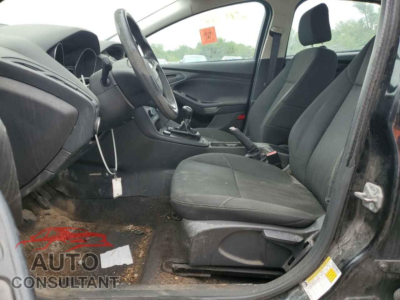 FORD FOCUS 2015 - 1FADP3E24FL268135