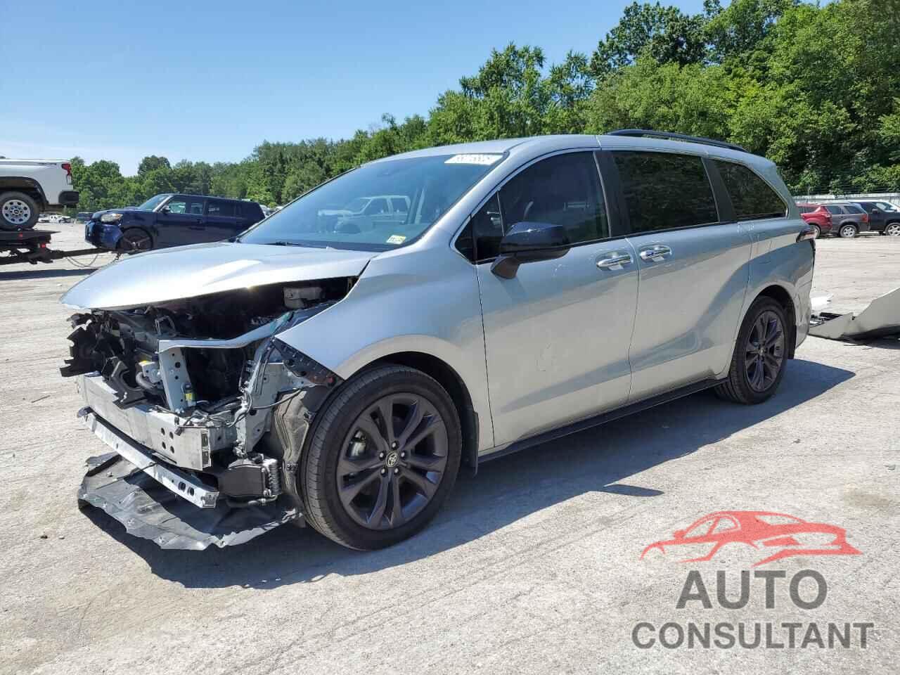 TOYOTA SIENNA 2023 - 5TDDRKEC9PS174498