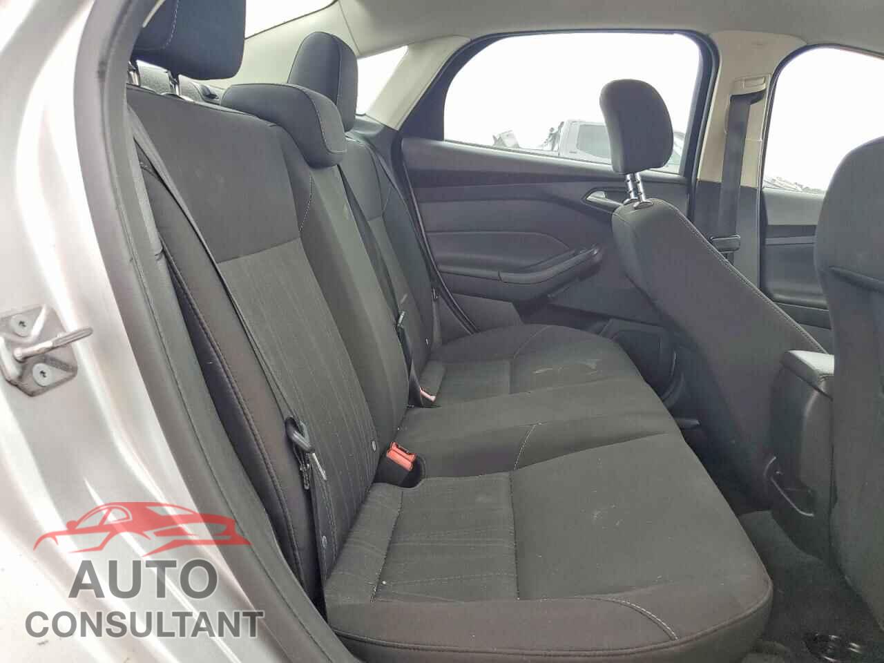 FORD FOCUS 2015 - 1FADP3F25FL379131