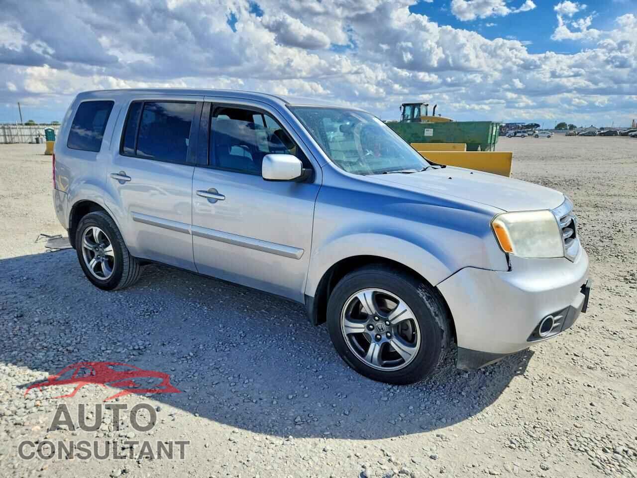 HONDA PILOT 2015 - 5FNYF4H37FB011093