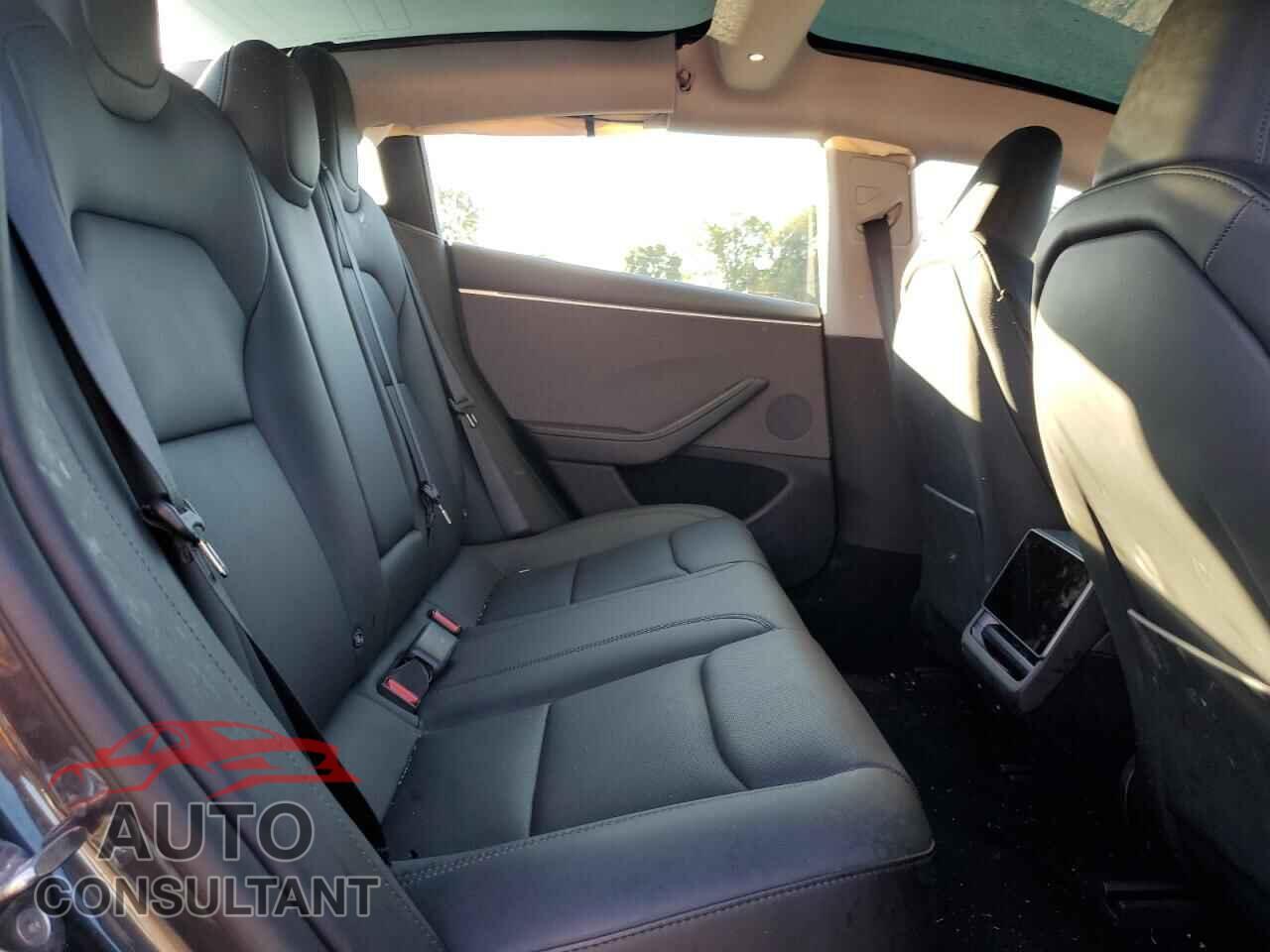 TESLA MODEL 3 2024 - 5YJ3E1EA5RF727896