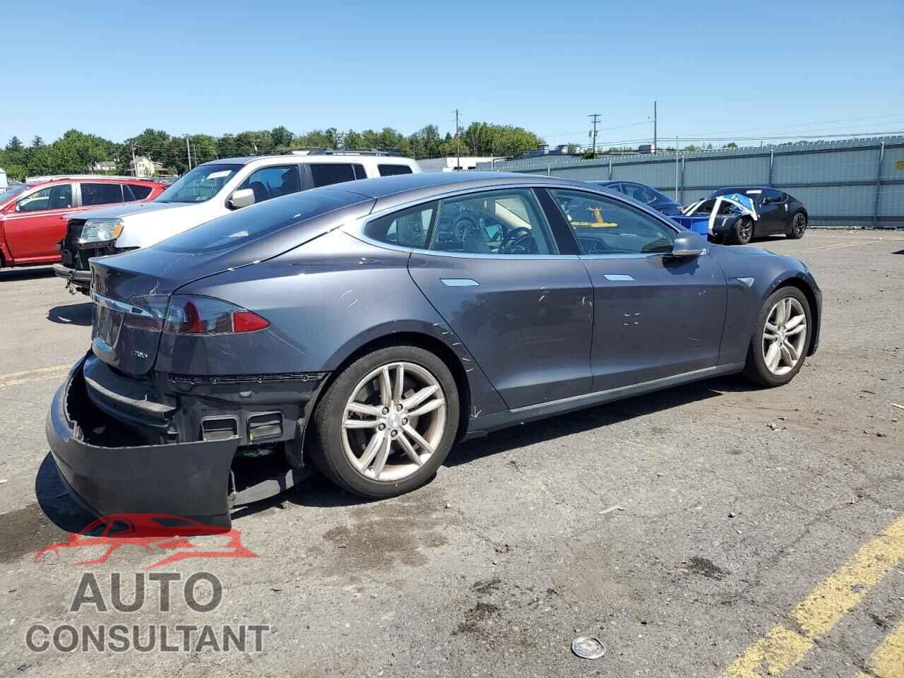 TESLA MODEL S 2015 - 5YJSA1S28FF084752