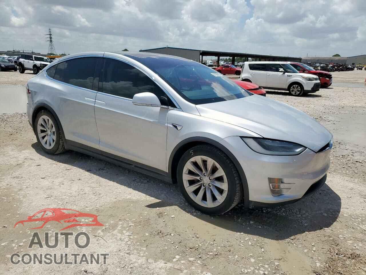 TESLA MODEL X 2018 - 5YJXCBE21JF113146