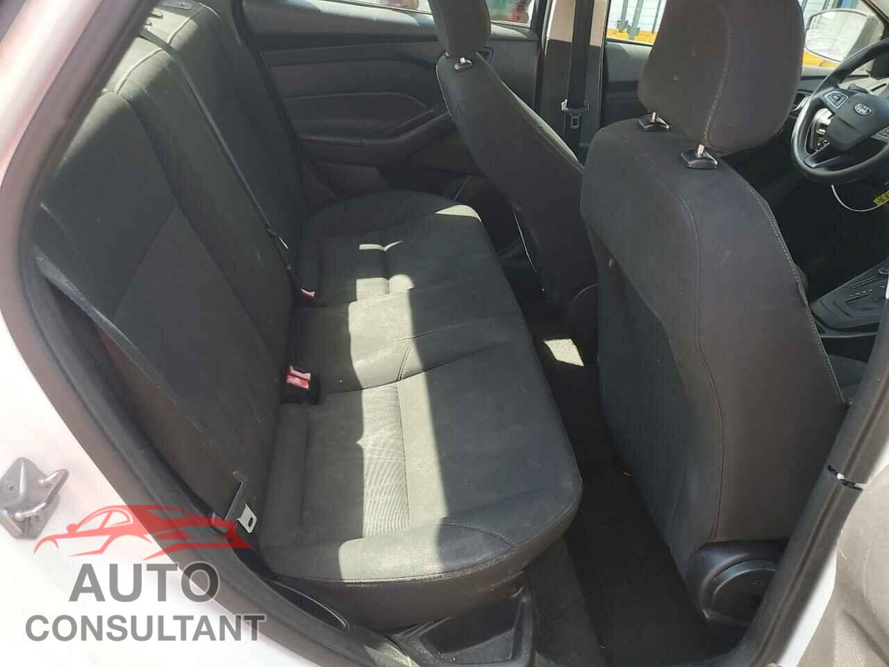 FORD FOCUS 2015 - 1FADP3E2XFL313465