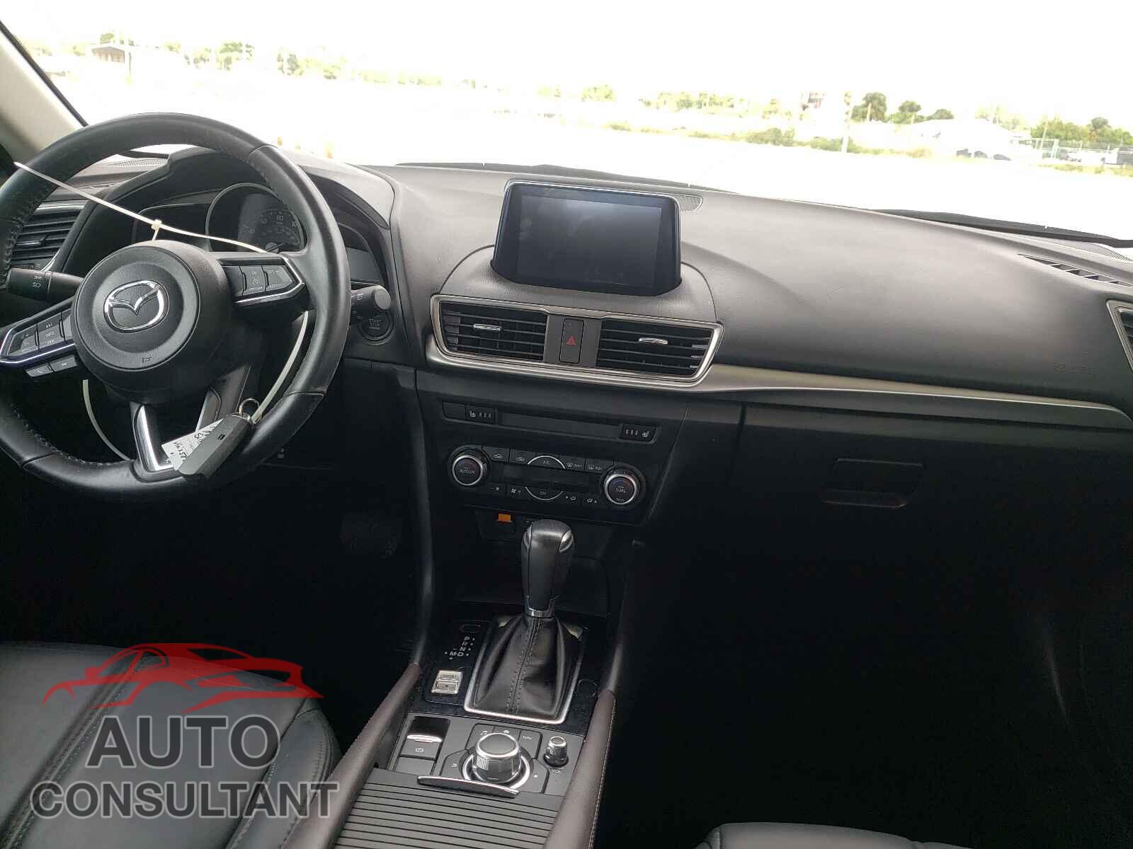 MAZDA 3 2018 - 3MZBN1L35JM242588