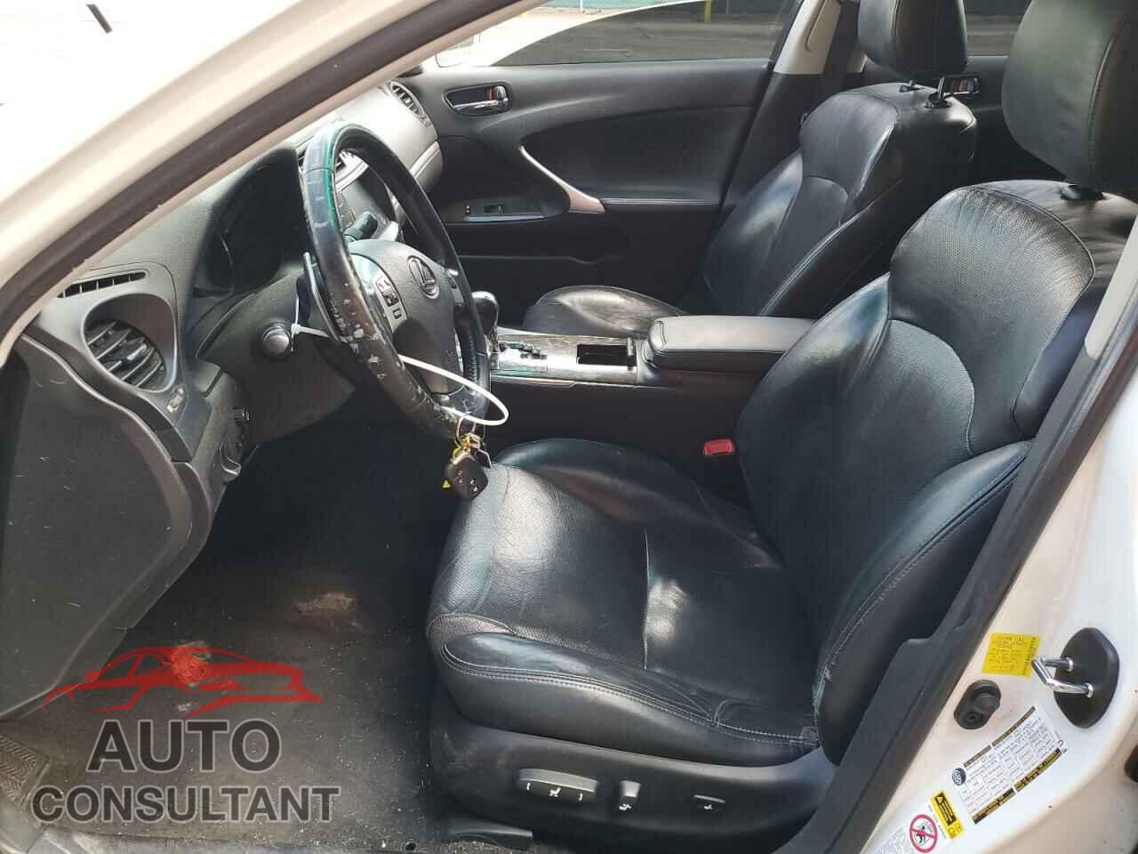 LEXUS IS 2011 - JTHCF5C20B5051458
