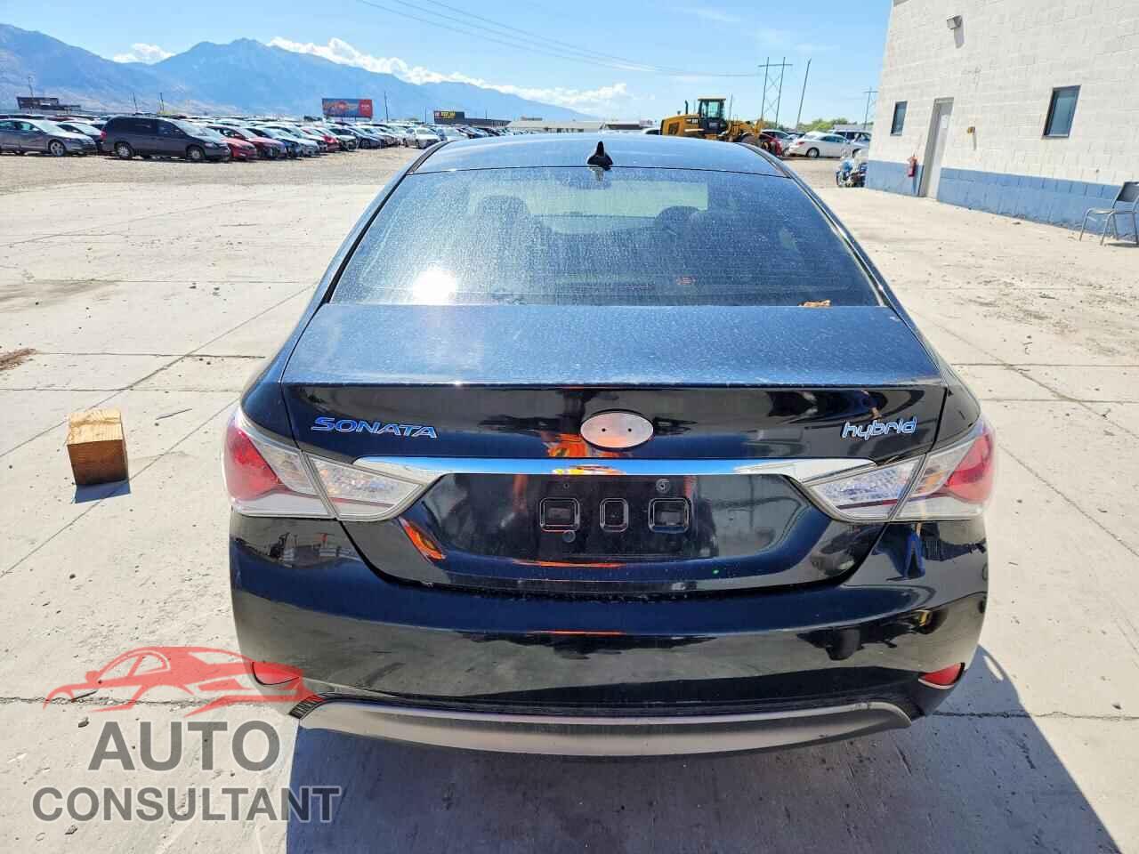 HYUNDAI SONATA 2012 - KMHEC4A46CA042012