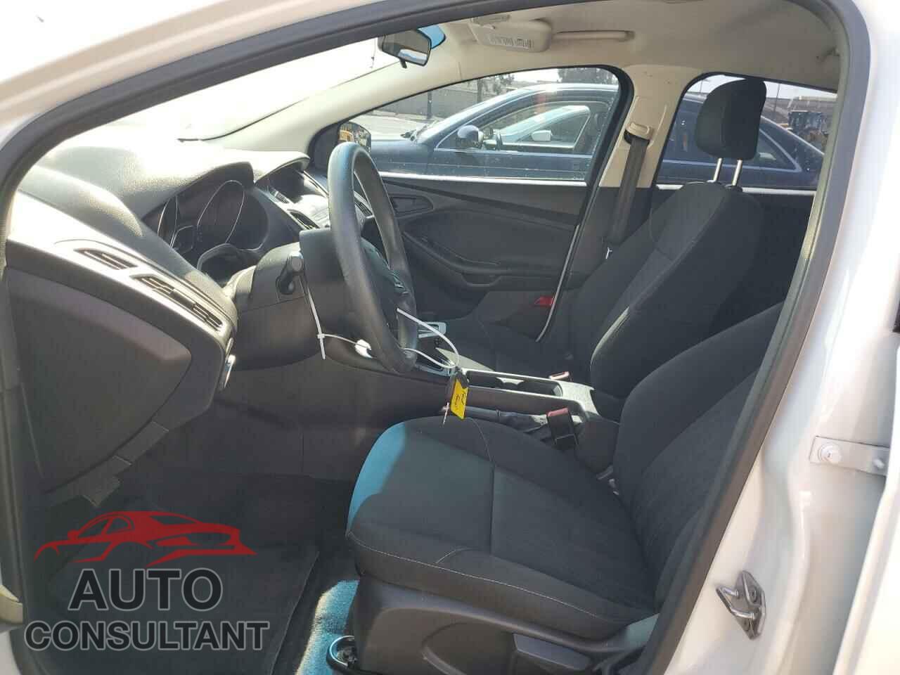 FORD FOCUS 2018 - 1FADP3E20JL303987