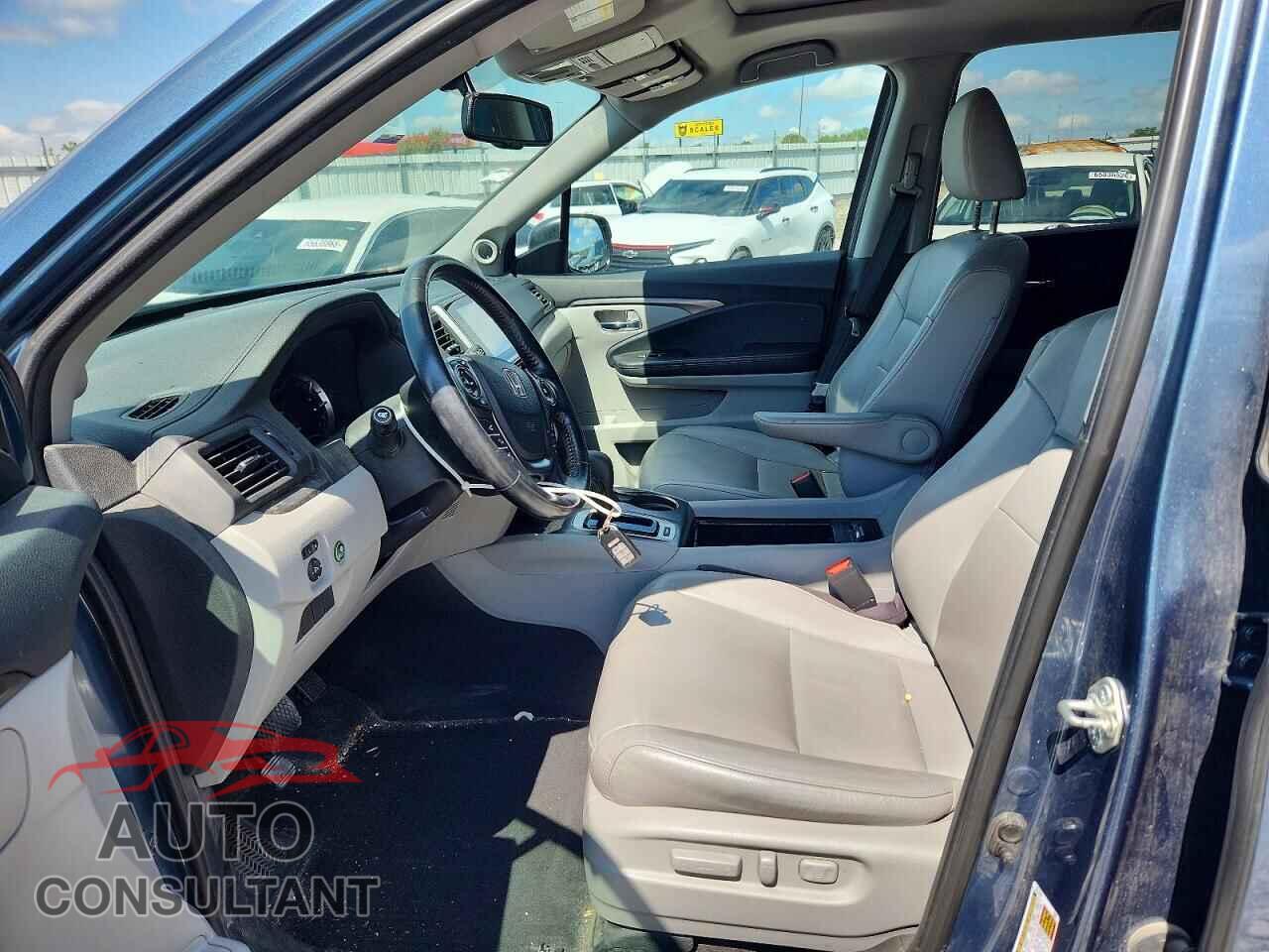 HONDA PILOT 2017 - 5FNYF5H51HB048215