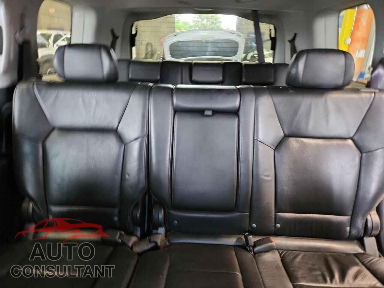 HONDA PILOT 2011 - 5FNYF4H52BB018741