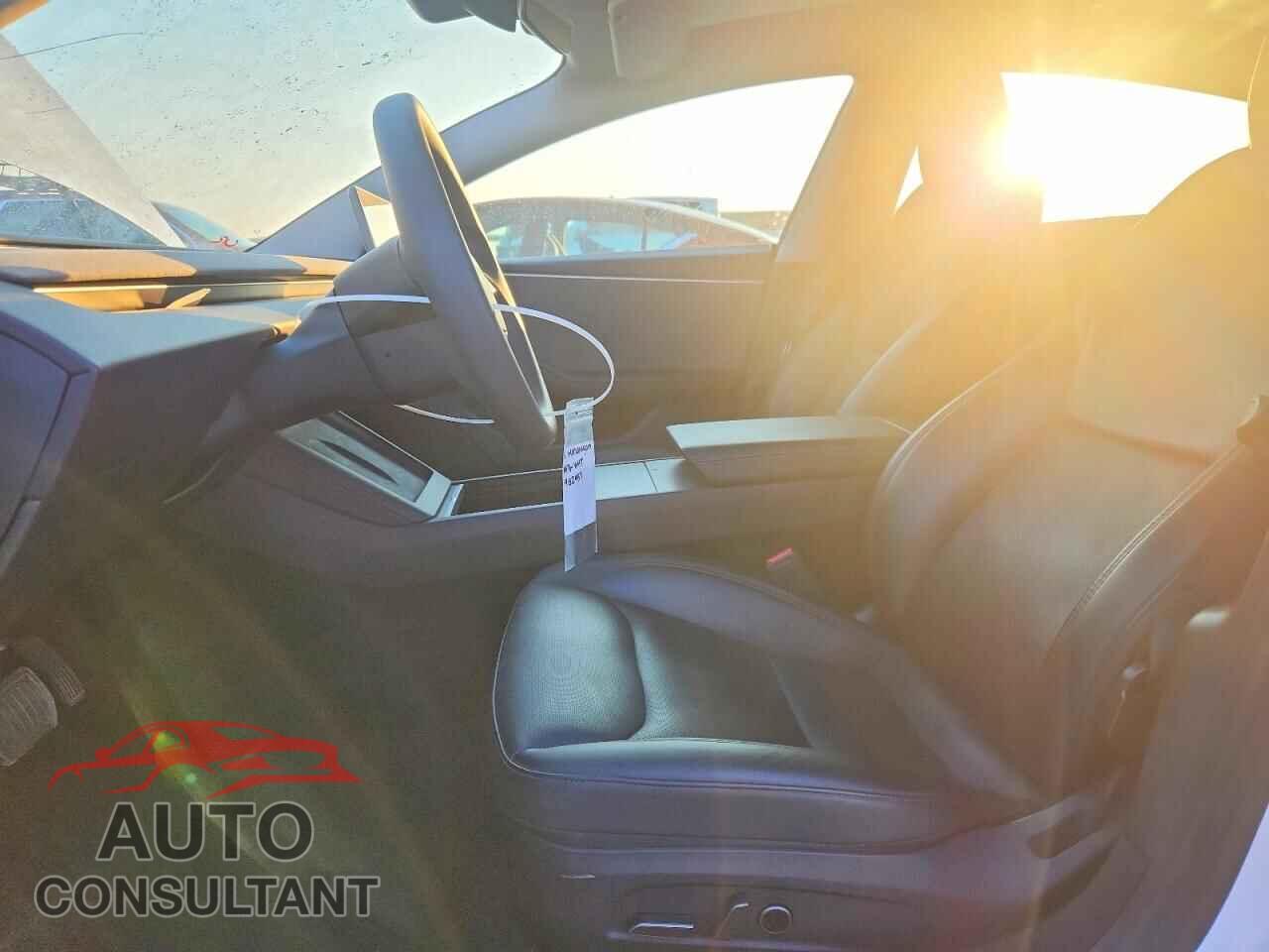 TESLA MODEL 3 2025 - 5YJ3E1EA5SF982957