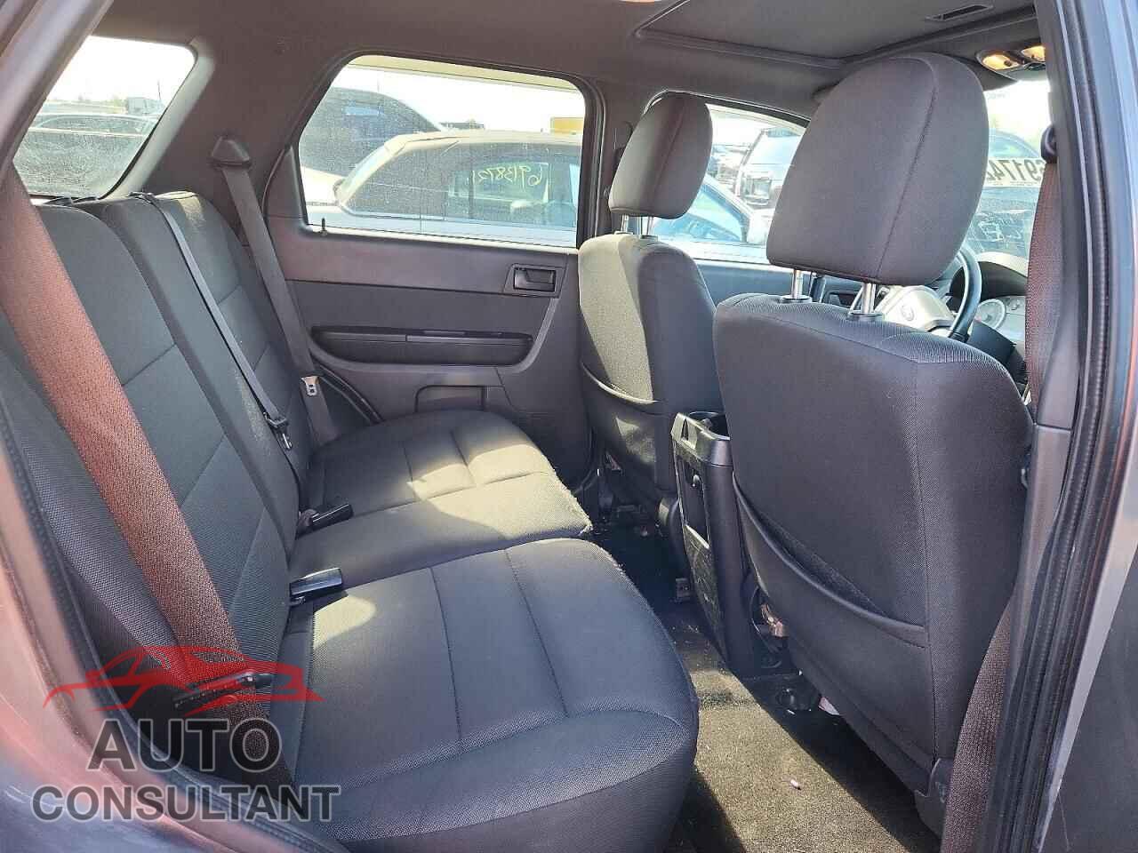 FORD ESCAPE 2010 - 1FMCU9DG8AKD41452