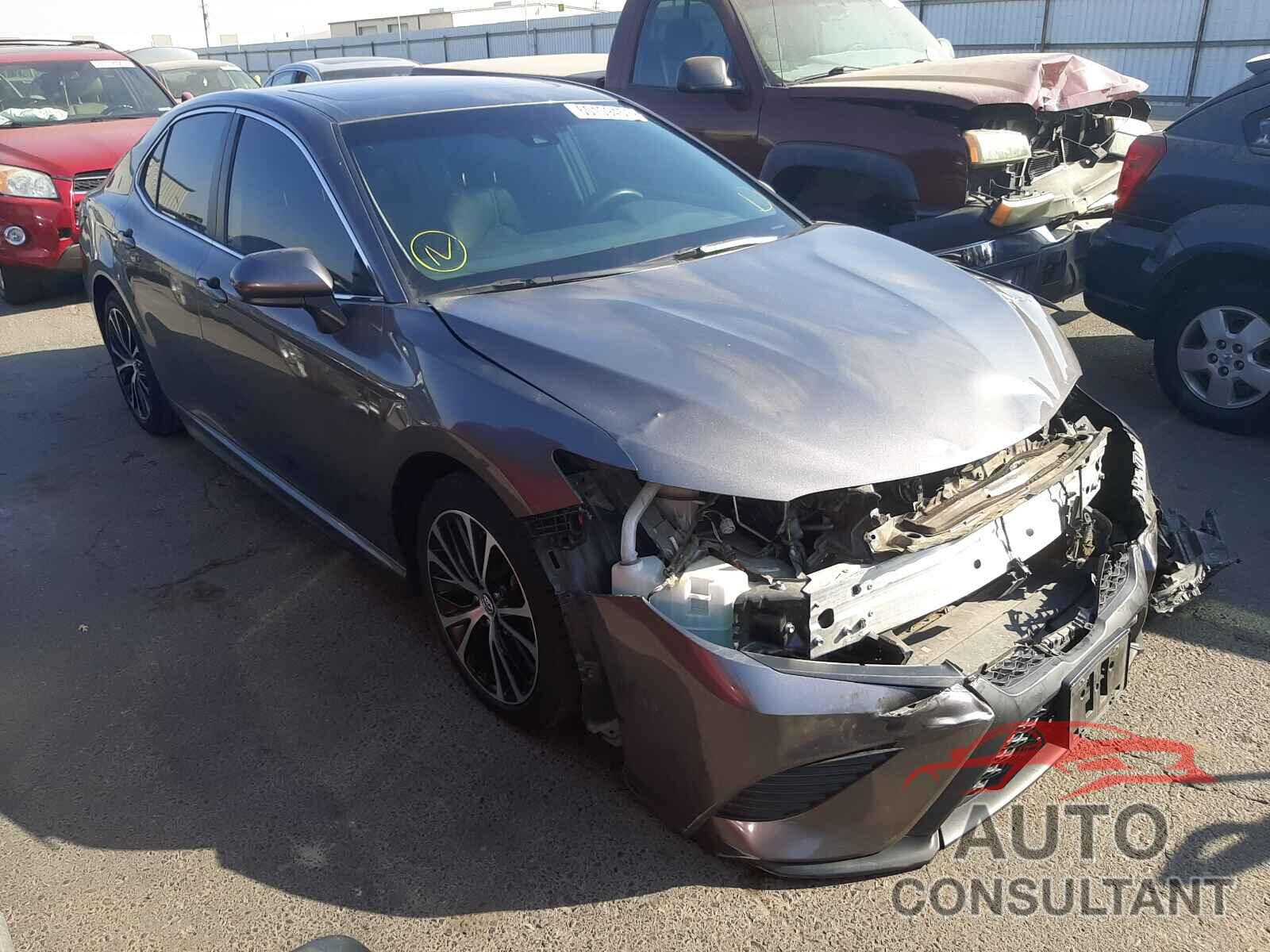 TOYOTA CAMRY 2018 - 4T1B11HK8JU008127