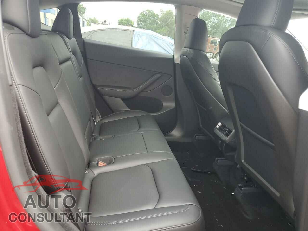 TESLA MODEL Y 2024 - 7SAYGDEE6RF043608