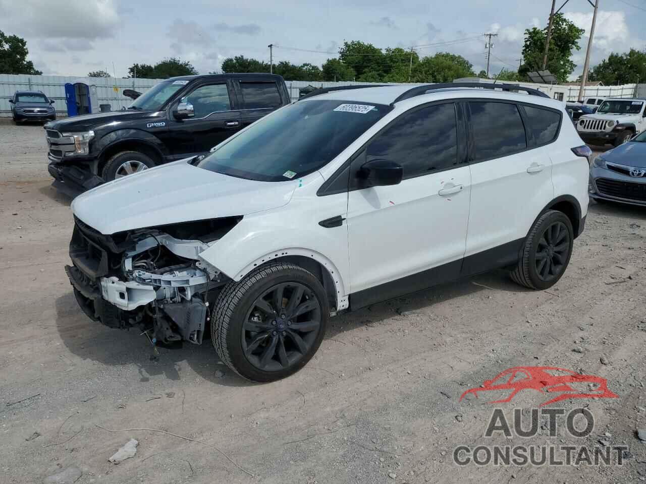 FORD ESCAPE 2018 - 1FMCU0GD5JUC18841