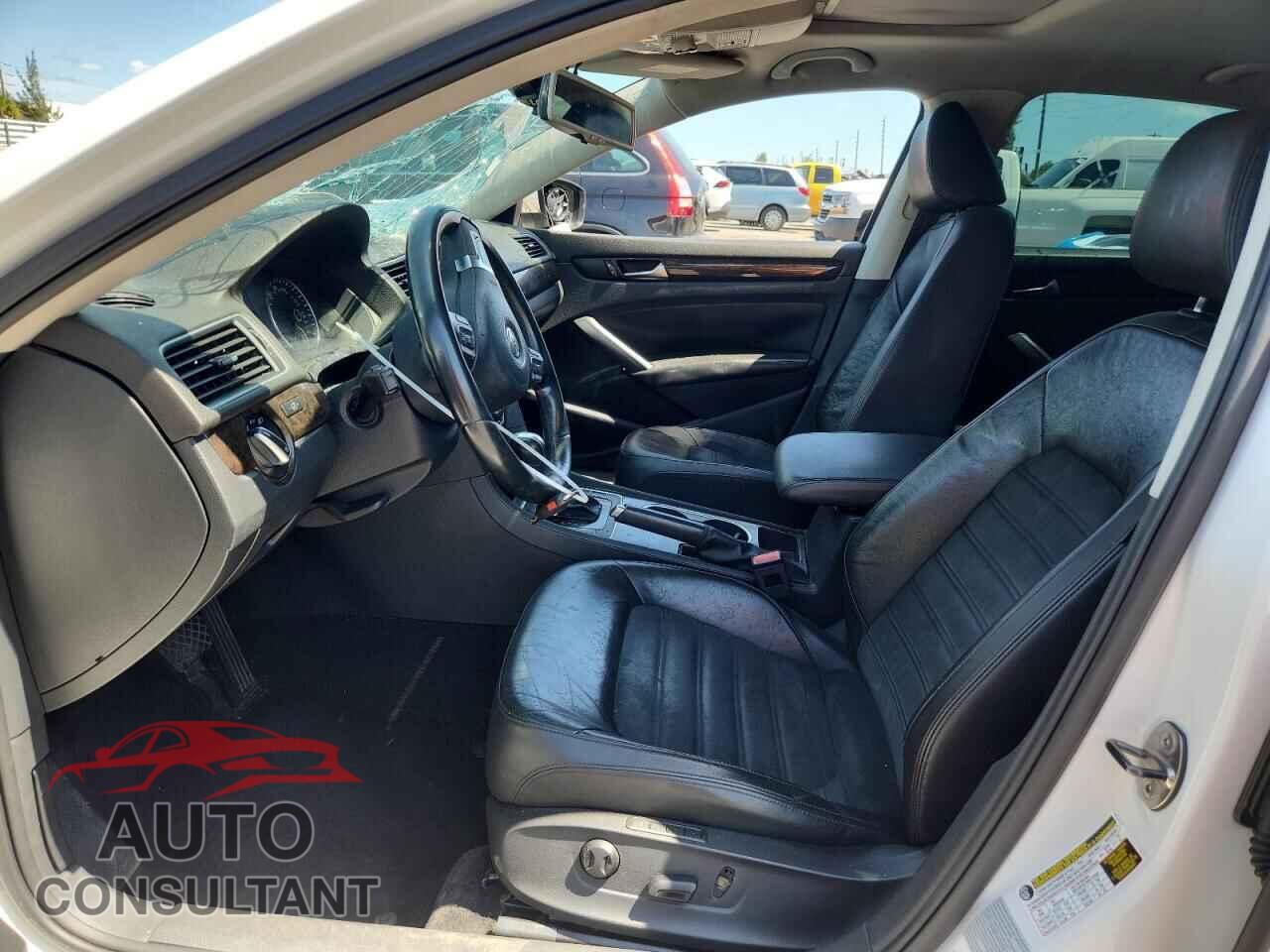 VOLKSWAGEN PASSAT 2015 - 1VWCM7A32FC009323