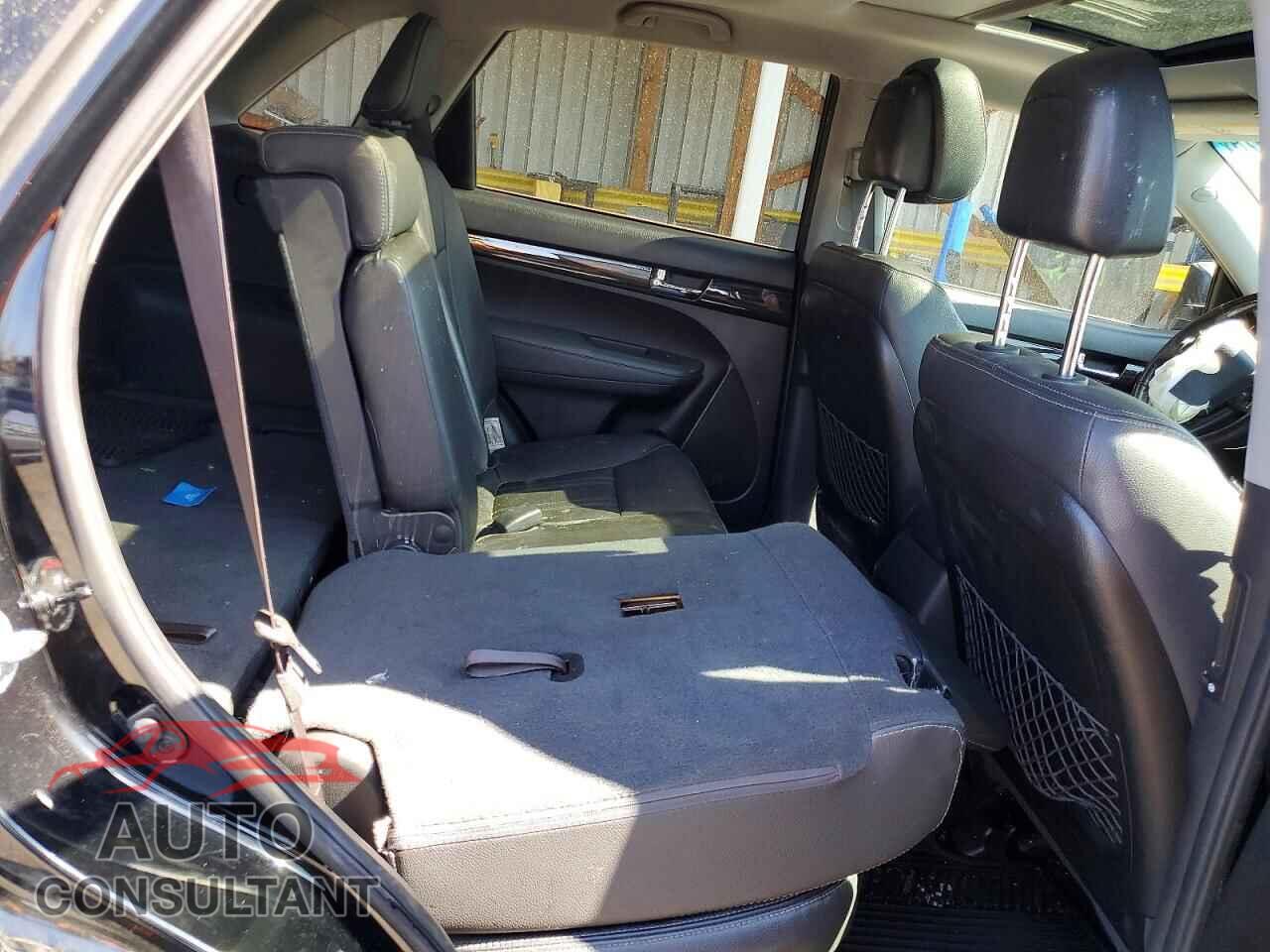 KIA SORENTO 2013 - 5XYKWDA29DG365825