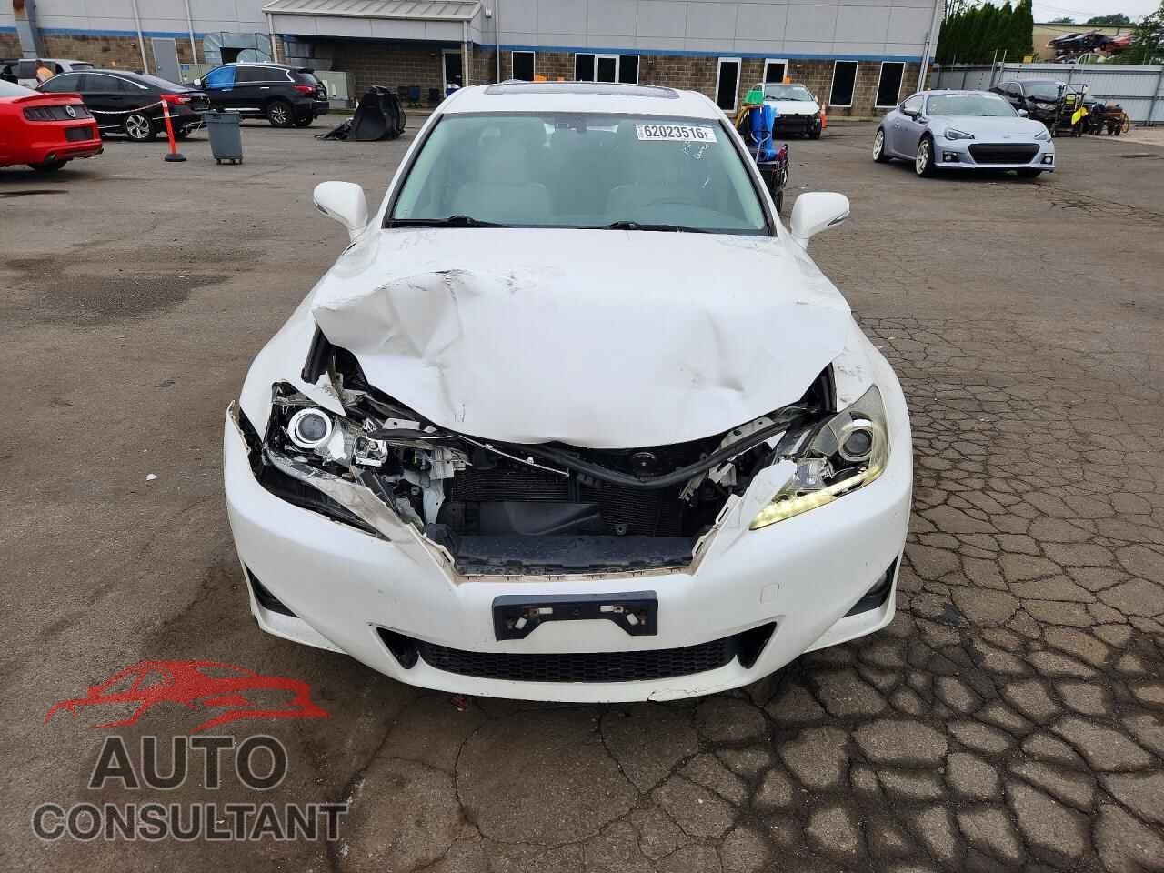 LEXUS IS 2011 - JTHCF5C22B5051817