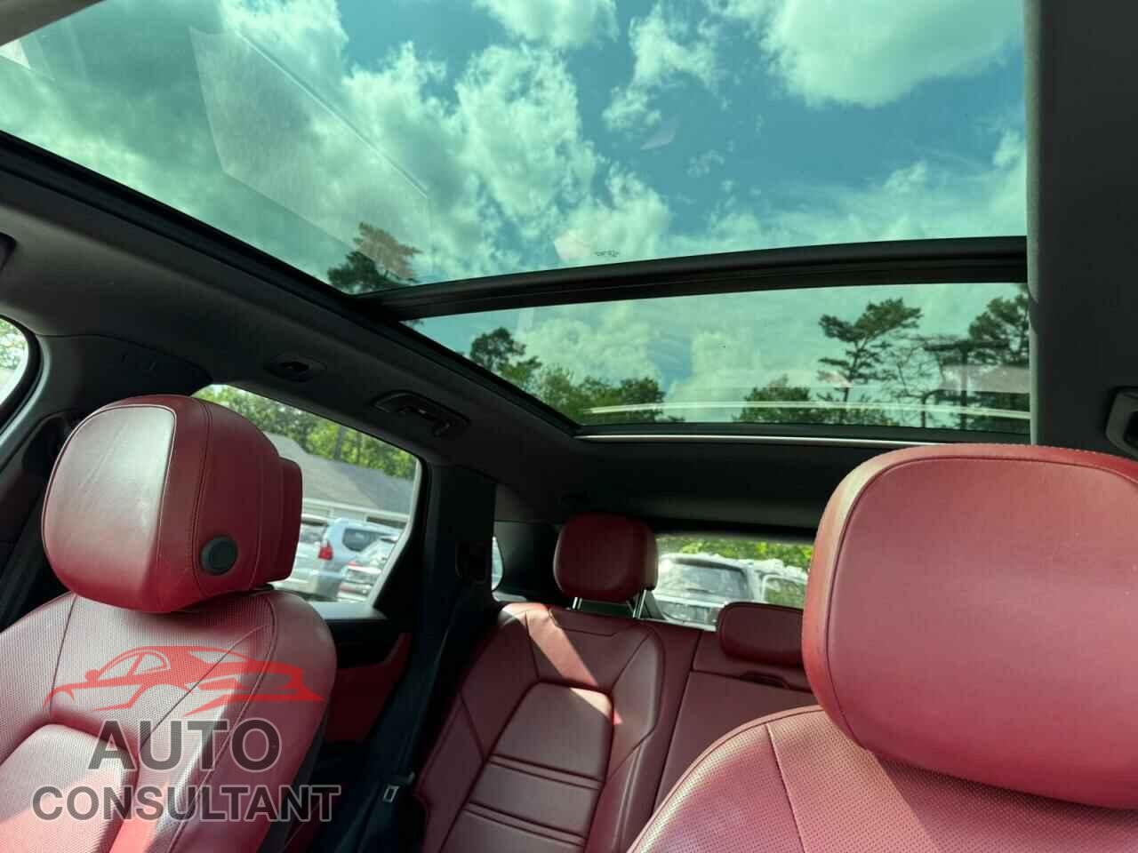 PORSCHE CAYENNE 2019 - WP1AA2AY4KDA17556